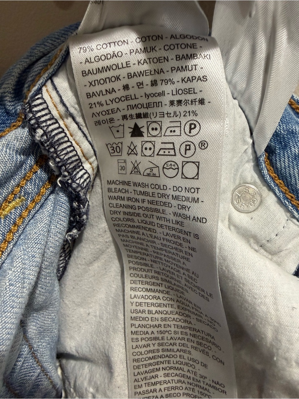 Levi's Cotton/Lyocell Relaxed Straight Light Wash Blue Jeans 26 - Picture 8 of 9